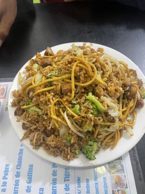 Aeropuerto  at E' Polack in Lima