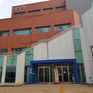 in this building.. lobby floor to the left at DalYang - Sweet Kitten 달냥 in Seoul