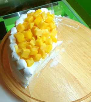 mango cake 😋😋 at DalYang - Sweet Kitten 달냥 in Seoul