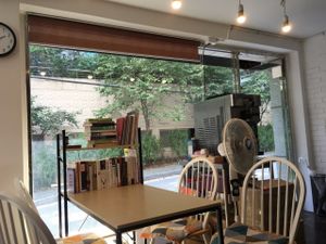 Place at DalYang - Sweet Kitten 달냥 in Seoul