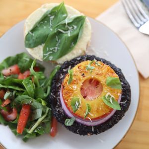 DalYang Burger with Salad at DalYang - Sweet Kitten 달냥 in Seoul