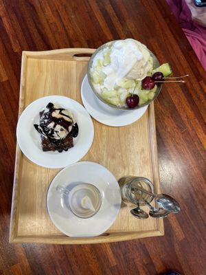 Melon bingsu, brownie, and soft serve  at DalYang - Sweet Kitten 달냥 in Seoul