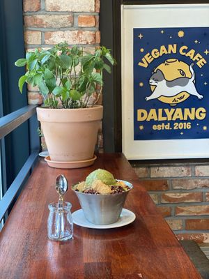 Green Tea Bingsu at DalYang - Sweet Kitten 달냥 in Seoul