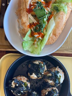 Banh mi + rice balls at DalYang - Sweet Kitten 달냥 in Seoul