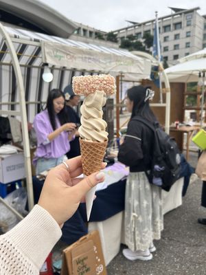 Vegan soft serve with ginger sweet on top (at Vegan festival)  at DalYang - Sweet Kitten 달냥 in Seoul