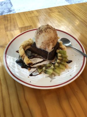 Brownie w ice cream  at DalYang - Sweet Kitten 달냥 in Seoul