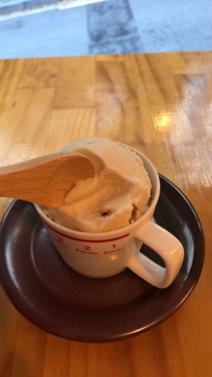 Ice cream after the meal at DalYang - Sweet Kitten 달냥 in Seoul