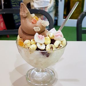 Vegan bingsu with home-made soft serve ice cream (chocolate flavor) at DalYang - Sweet Kitten 달냥 in Seoul