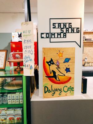 Cute cafe  - Dalyang translates to sweet kitten😄 at DalYang - Sweet Kitten 달냥 in Seoul