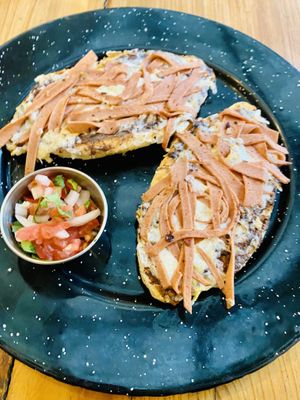 Molletes con jamón vegano  at ELK Bistro Deli & Bakery in Mexico City