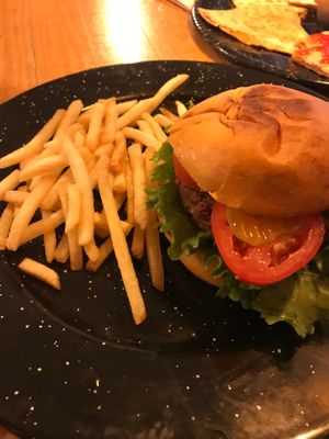 Hamburguesa con medallón de frijol  at ELK Bistro Deli & Bakery in Mexico City
