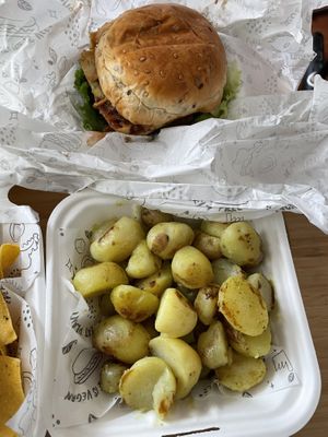 Hamburguesa Plant Power  at The Plant Based Factory in Miraflores