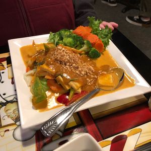 Tofu peanut curry at Yellow Curry in Seaside