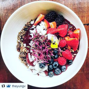 acai bowl at SaladPride in London