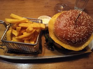 Crispy avocado burger at Zilte Zoen in Schoorl