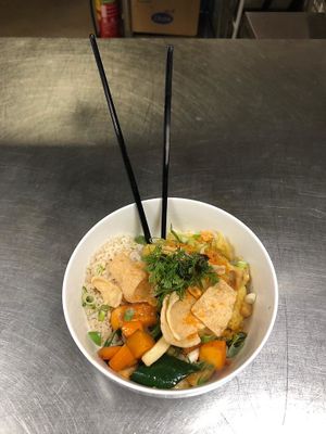 Vegan jackfruit currybowl at Zilte Zoen in Schoorl