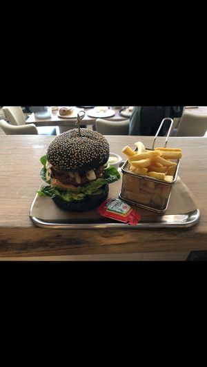 Vegan burger with fries and vegan mayonaise at Zilte Zoen in Schoorl