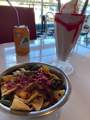 nachos & milkshake at Comet 984 in Playa Del Carmen