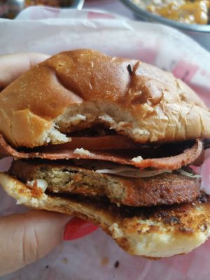 The BBQ burger at Comet 984 in Playa Del Carmen