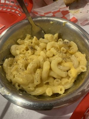 The Mac and cheese. It’s good and actually pretty creamy. Not an authentic cheesy flavor but it satisfied my Mac and cheese craving   at Comet 984 in Playa Del Carmen