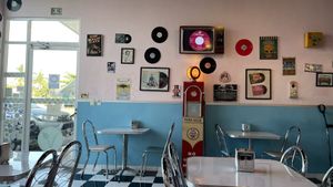 50s vibe at Comet 984 in Playa Del Carmen