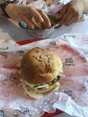 Burguer at Comet 984 in Playa Del Carmen