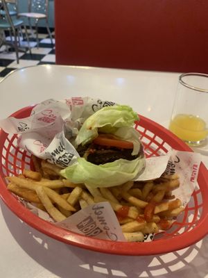 Hamburguesa casera BBQ low carb  at Comet 984 in Playa Del Carmen