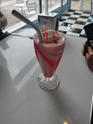 Strawberry shake at Comet 984 in Playa Del Carmen