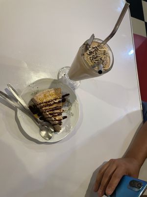 Snickers milkshake 10/10 and cheesecake  at Comet 984 in Playa Del Carmen