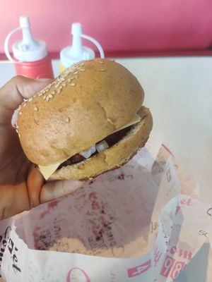 Cheese burger at Comet 984 in Playa Del Carmen