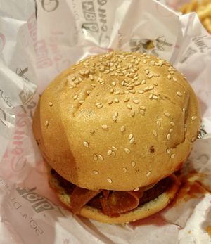 bbq burger with extra pineapple (not visible)   at Comet 984 in Playa Del Carmen