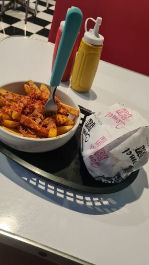 Loaded Fries (+ BBQ Burger) at Comet 984 in Playa Del Carmen