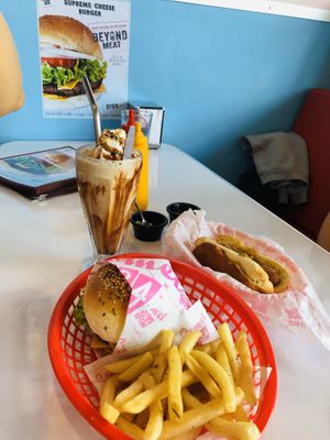 Beyond Burguer  at Comet 984 in Playa Del Carmen