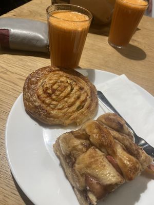 Pizza Schnecke with something similar to Apfel Zimt Strudel   at Temma - Bayenthal in Cologne