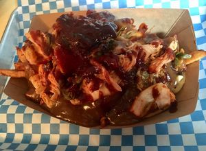 Poutine végane kimchi - grand format at Dirty Pizza in Montreal