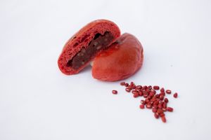 Sweet red bean bun at Kkotmil in Seoul