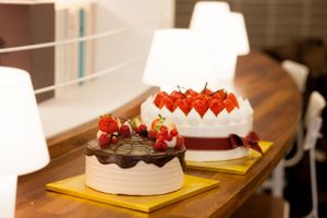 cakes at Kkotmil in Seoul