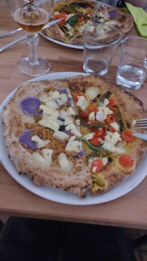 Fiume and Viola vegan pizzas at Vitto Pitagorico in Naples