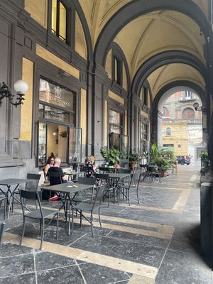 Outside seating and entrance  at Vitto Pitagorico in Naples
