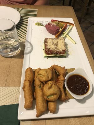 Trio d’entrées (houmous, lasagnes, beignets de légumes)  at Vitto Pitagorico in Naples