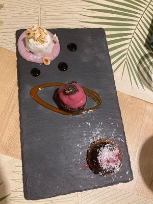 Trio de desserts (coco, chocolat et beurre de cacahuète, datte et fruit rouges)  at Vitto Pitagorico in Naples