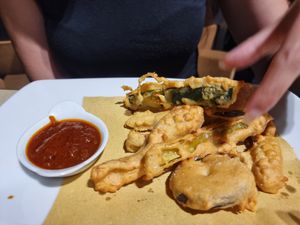 Veg fried in chick peas batter at Vitto Pitagorico in Naples