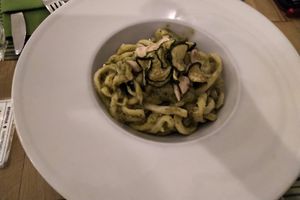 Pasta fresca con zucchine e mandorle at Vitto Pitagorico in Naples