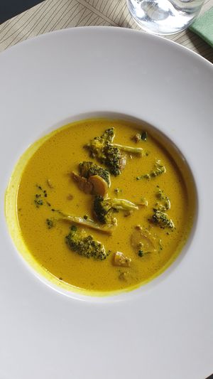 Nirvana soup, raw soup with coconut milk, broccoli, mushrooms, ginger and garlic and chilli at Vitto Pitagorico in Naples