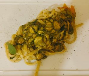 Nerano linguine with vegan cheese sauce, pepper and fried zucchini at Vitto Pitagorico in Naples