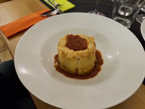 Pasta with tomato sauce at Vitto Pitagorico in Naples