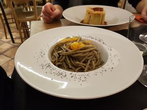 Green pasta at Vitto Pitagorico in Naples