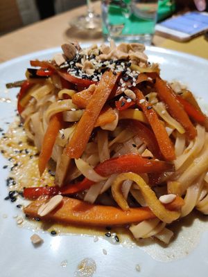 Thai pasta at Vitto Pitagorico in Naples