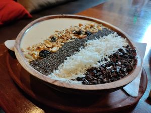 Excellent smoothie bowl at Los Amigos in Flores