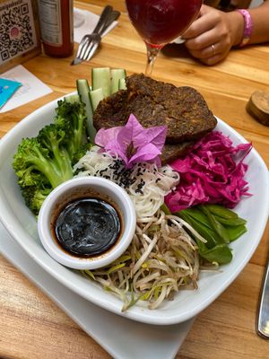 Asian bowl   at Los Amigos in Flores
